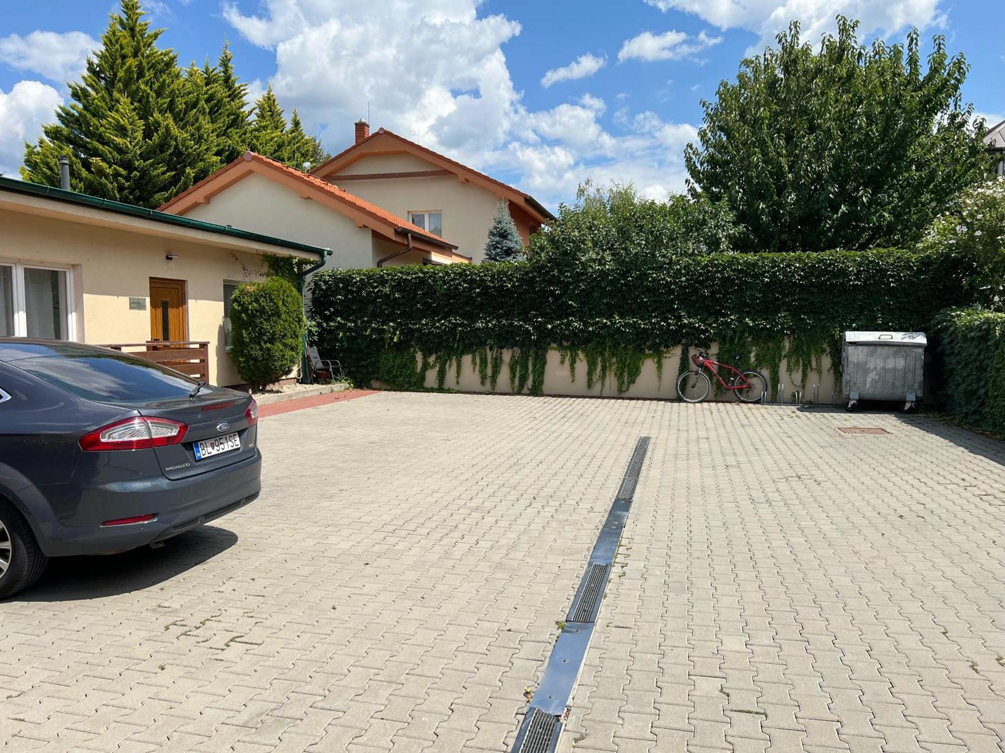 Penzion Helios Bratislava Esterno foto