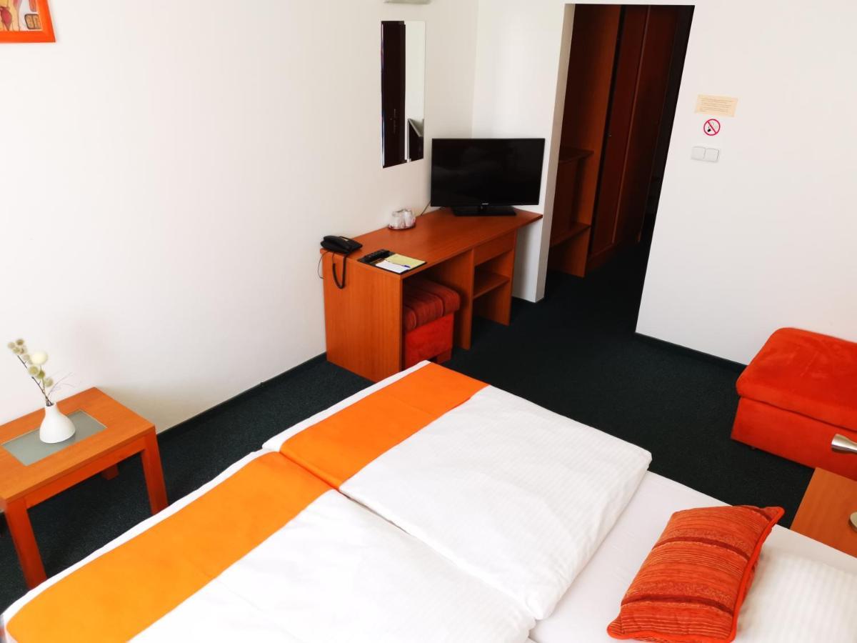 Penzion Helios Bratislava Esterno foto